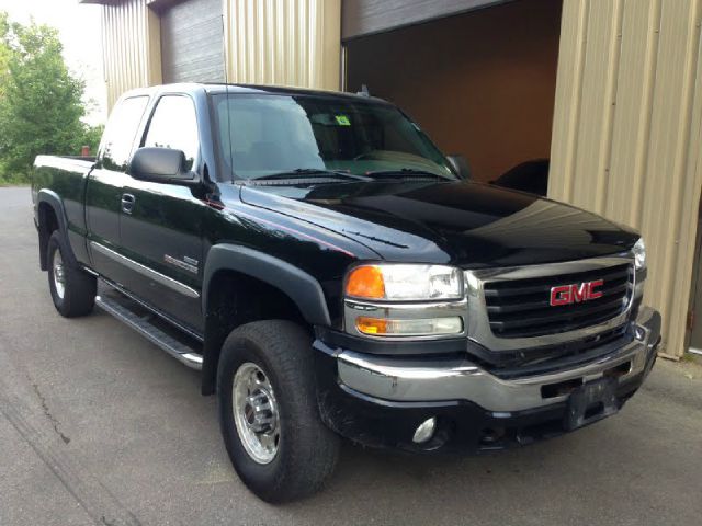 GMC Sierra 2500 4WD EXT LT Pickup Truck