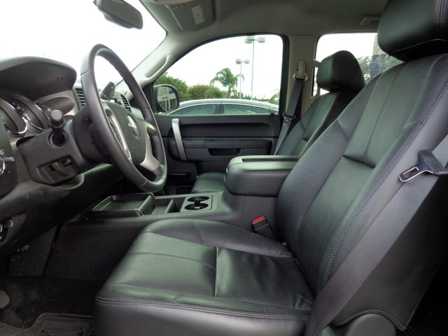 GMC Sierra 2500 2010 photo 2