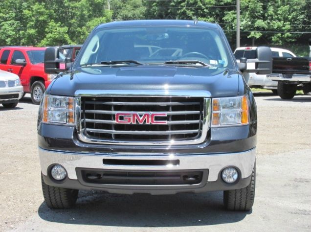GMC Sierra 2500 2010 photo 2