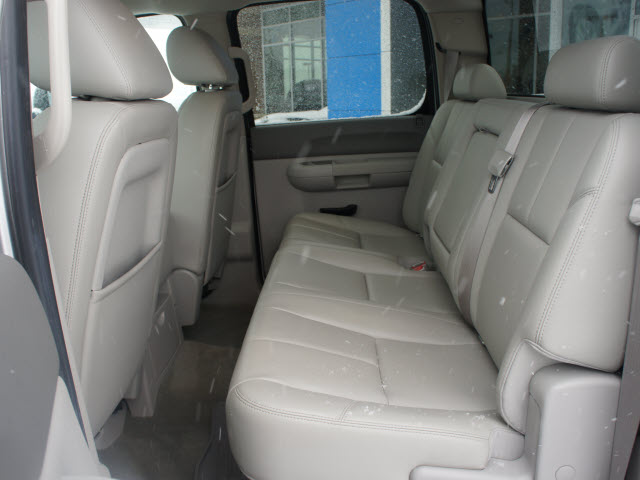 GMC Sierra 2500 2010 photo 4