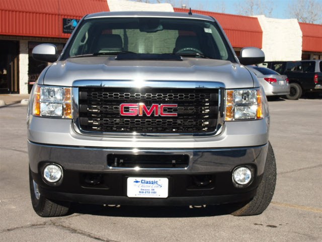 GMC Sierra 2500 2011 photo 2