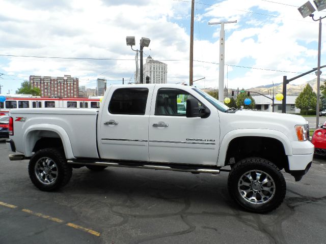 GMC Sierra 2500 2011 photo 1