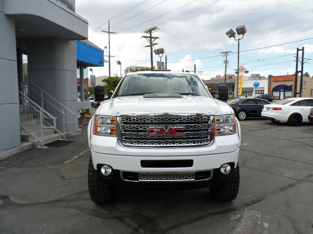 GMC Sierra 2500 2011 photo 2