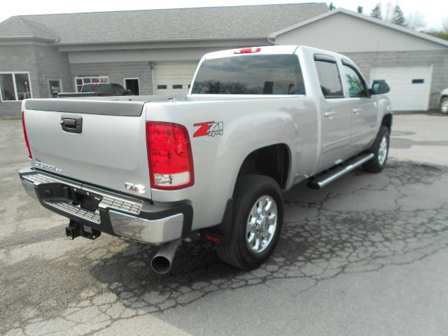 GMC Sierra 2500 2012 photo 2
