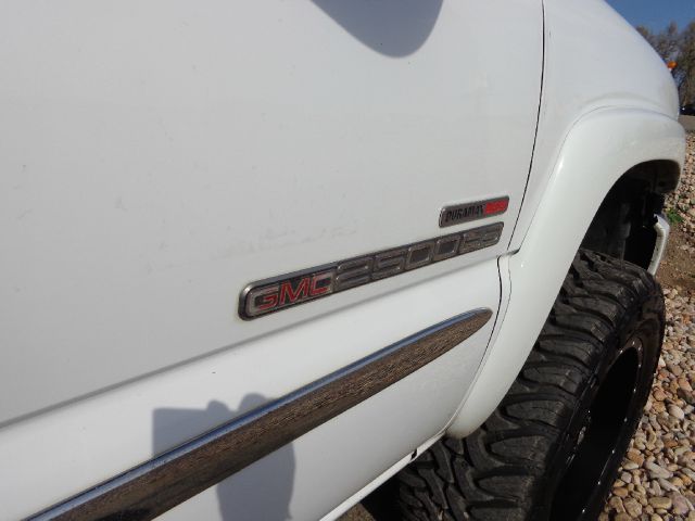 GMC Sierra 2500HD 2004 photo 1