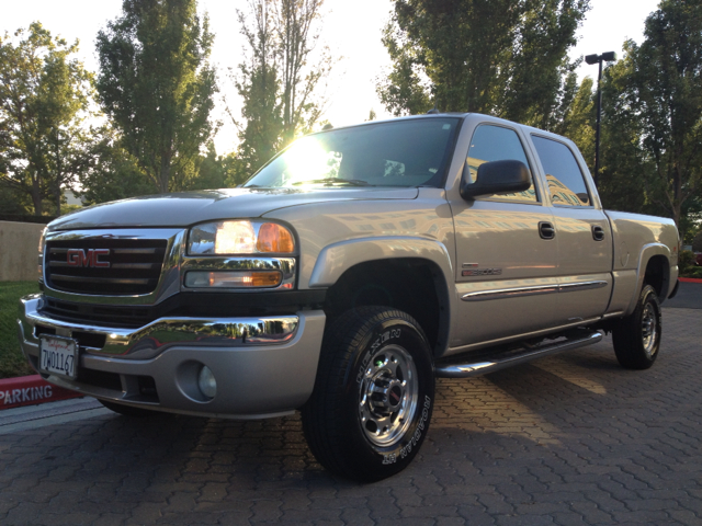 GMC Sierra 2500HD 2005 photo 2
