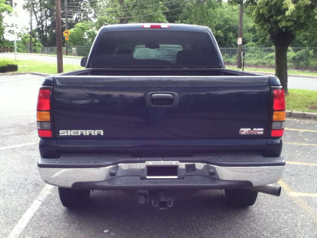 GMC Sierra 2500HD 2005 photo 2
