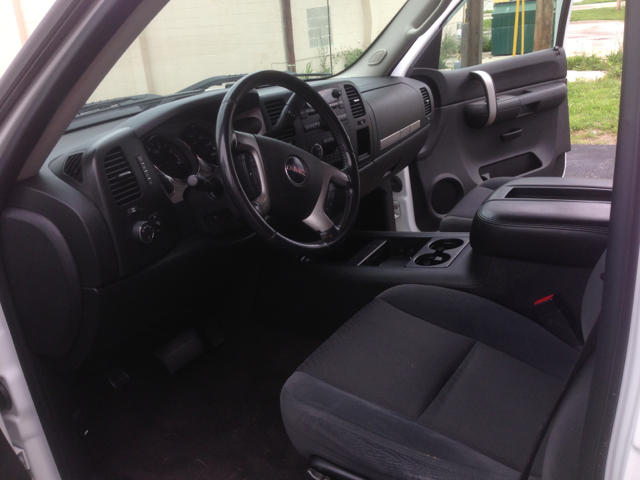 GMC Sierra 2500HD SLE Sierra 2WD Pickup Truck