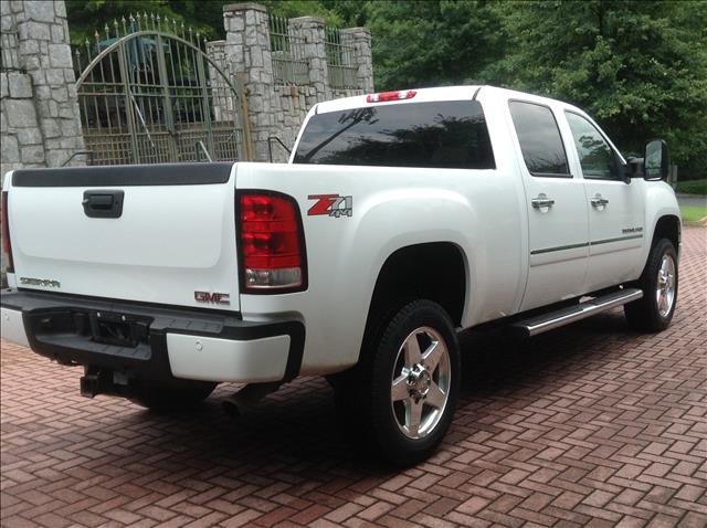 GMC Sierra 2500HD 2011 photo 2