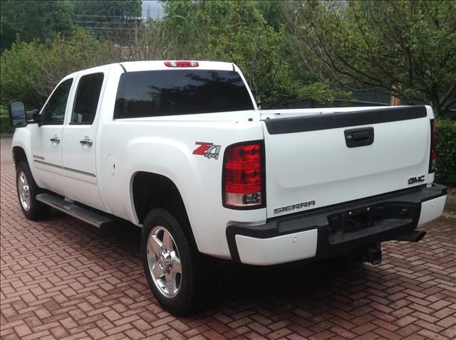 GMC Sierra 2500HD 2011 photo 3