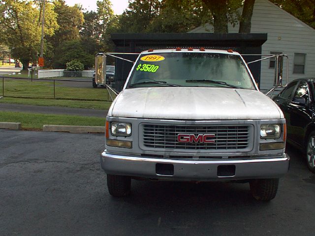 GMC Sierra 3500 Lariat 4D Crew Cab Truck Pickup Truck
