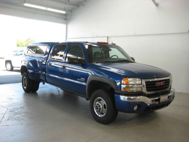 GMC Sierra 3500 AWD Crew Cab Short Box Pickup Truck