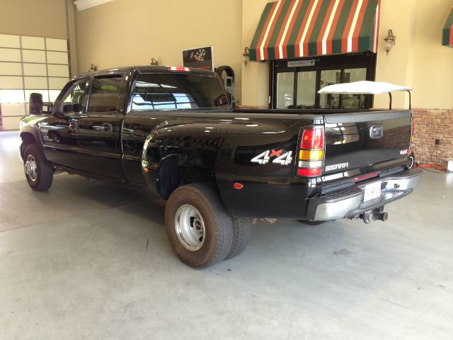 GMC Sierra 3500 Cloth Buckets Pickup Truck