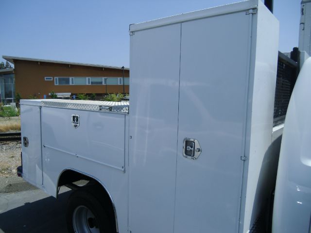 GMC Sierra 3500 Reg Cab 119.0 WB 4WD LS Utility Truck