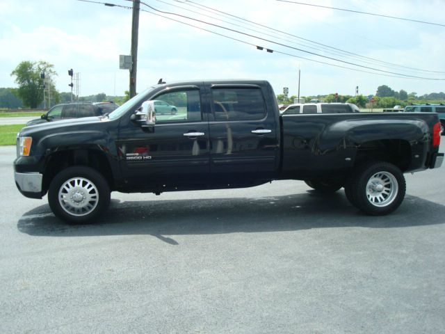 GMC Sierra 3500 4dr S Tiptronic Pickup Truck