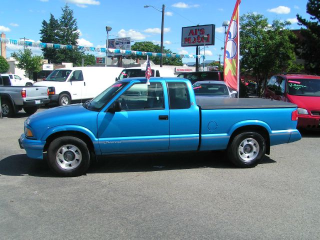 GMC Sonoma 160.5 WB DRW SLT Pickup Truck