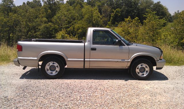 GMC Sonoma LS 1500 4WD Pickup Truck