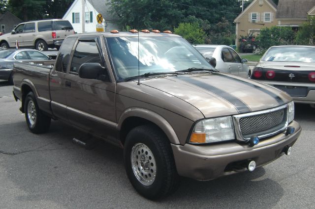 GMC Sonoma SLE Sierra 2WD Pickup Truck