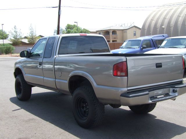 GMC Sonoma 2003 photo 2