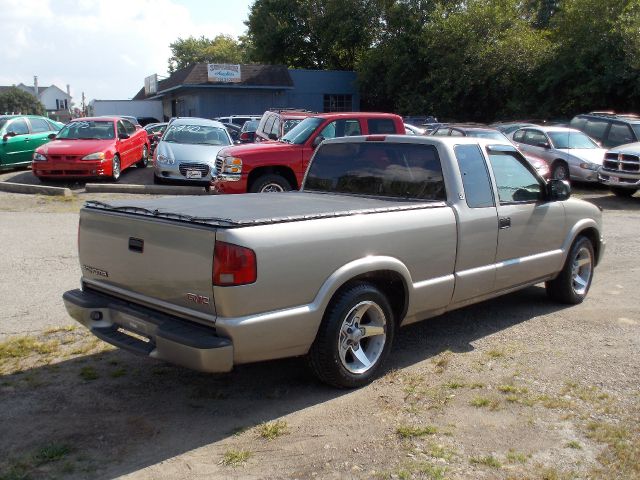 GMC Sonoma 2003 photo 2