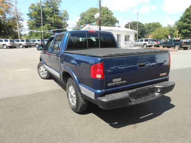 GMC Sonoma 2004 photo 2