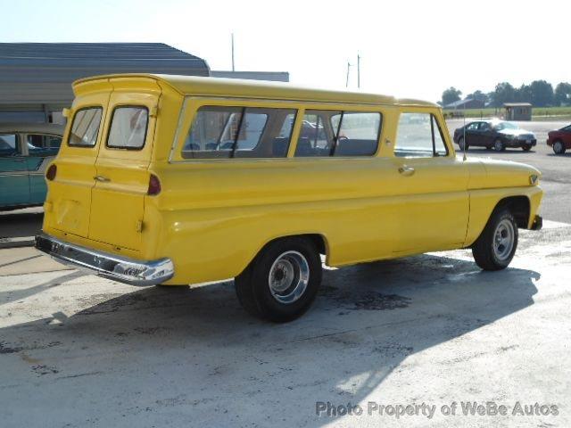 GMC Suburban 1965 photo 3