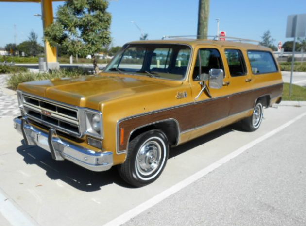 GMC Suburban 1975 photo 1