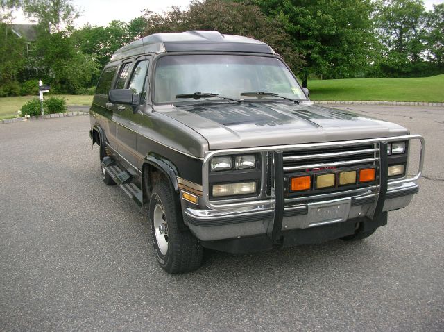 GMC Suburban Xeking Cab SUV