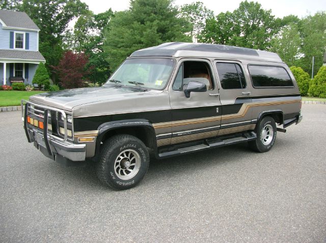 GMC Suburban 1990 photo 4