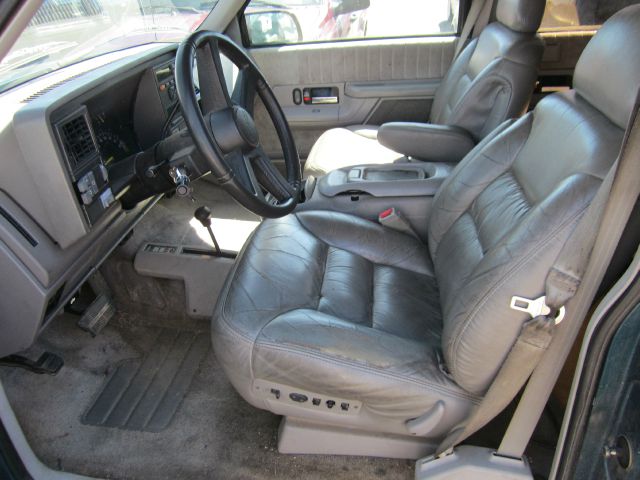 GMC Suburban 1993 photo 1