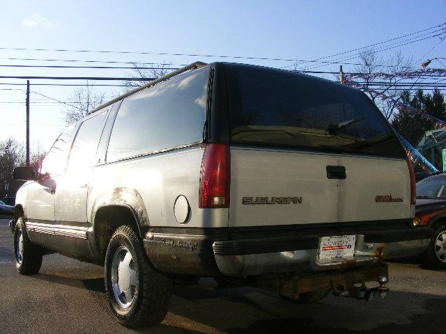 GMC Suburban 1993 photo 2