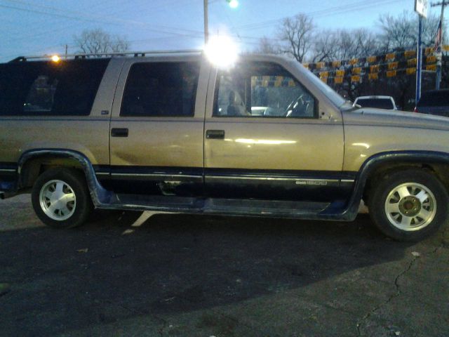 GMC Suburban 1995 photo 2