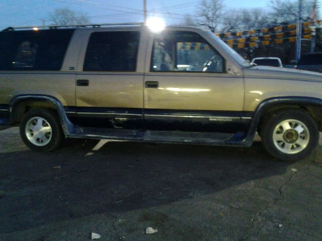 GMC Suburban 1995 photo 3