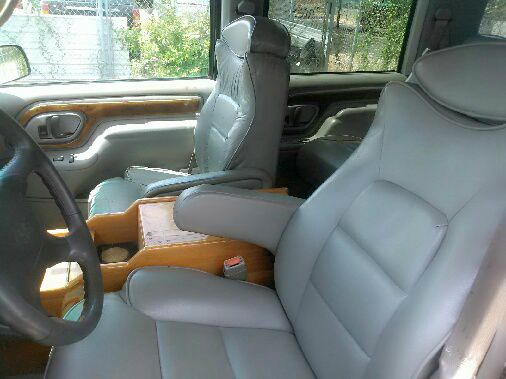 GMC Suburban 1995 photo 2