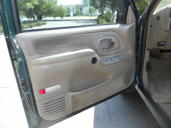 GMC Suburban 1996 photo 5