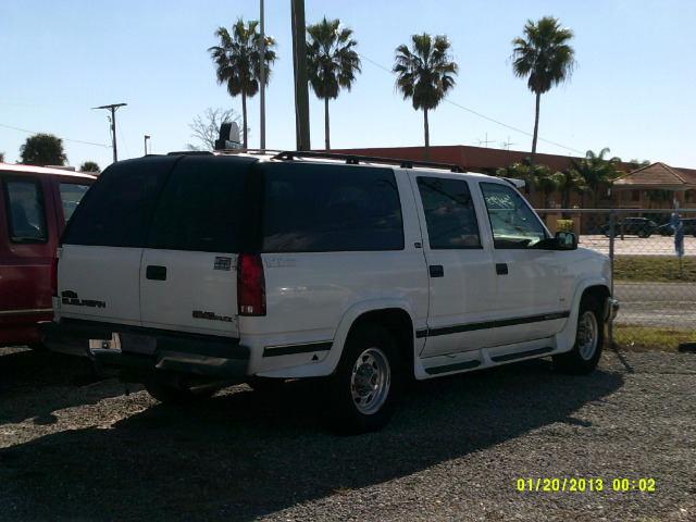GMC Suburban SXT Ext Cab SUV