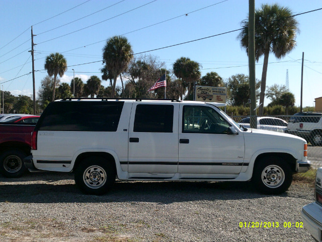GMC Suburban 1996 photo 1