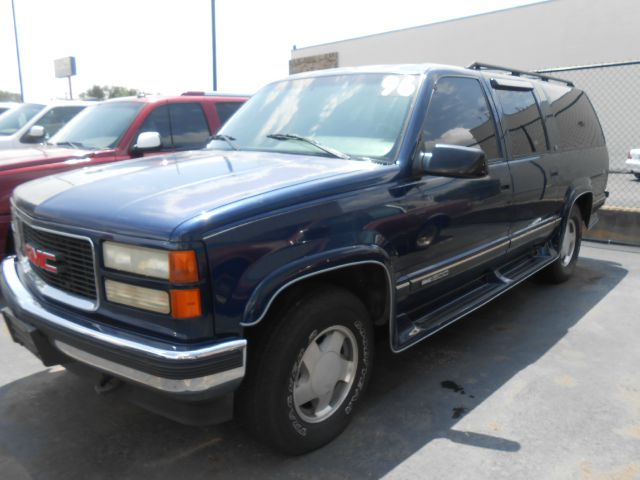 GMC Suburban 1996 photo 1
