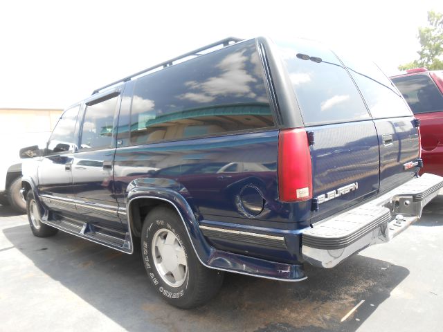 GMC Suburban 1996 photo 2