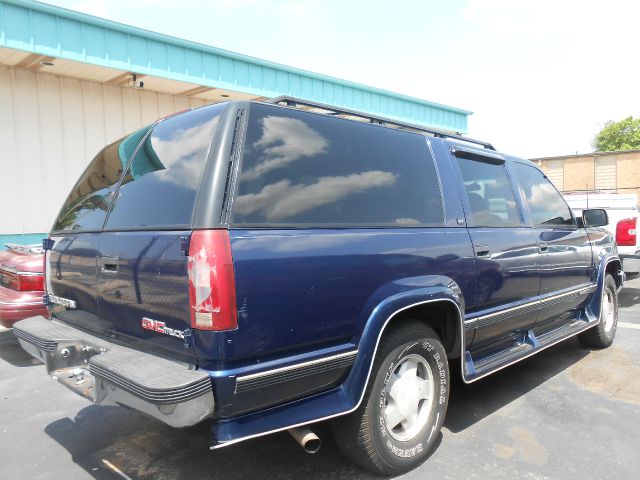 GMC Suburban 1996 photo 3