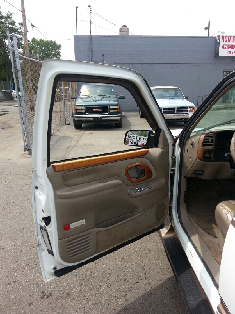 GMC Suburban C350 4dr Sdn 3.5L Sport RWD Sedan SUV