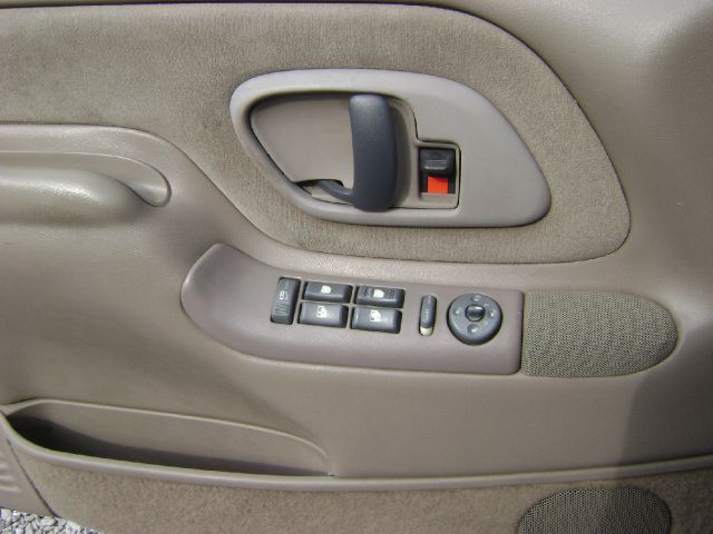 GMC Suburban 1997 photo 2