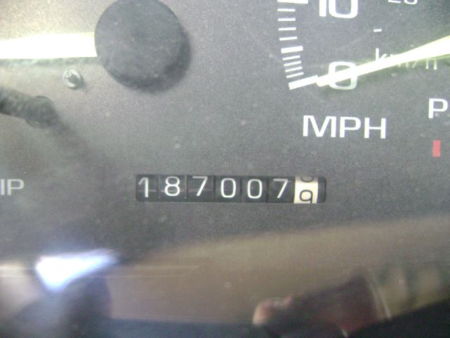 GMC Suburban 1997 photo 4