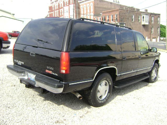 GMC Suburban 1997 photo 8