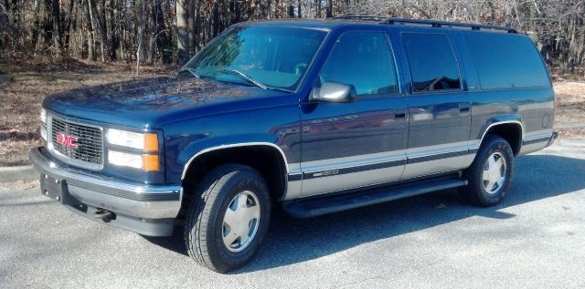 GMC Suburban 1997 photo 2