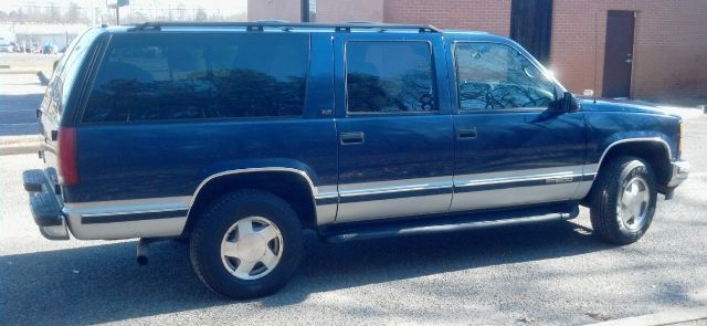 GMC Suburban 1997 photo 3