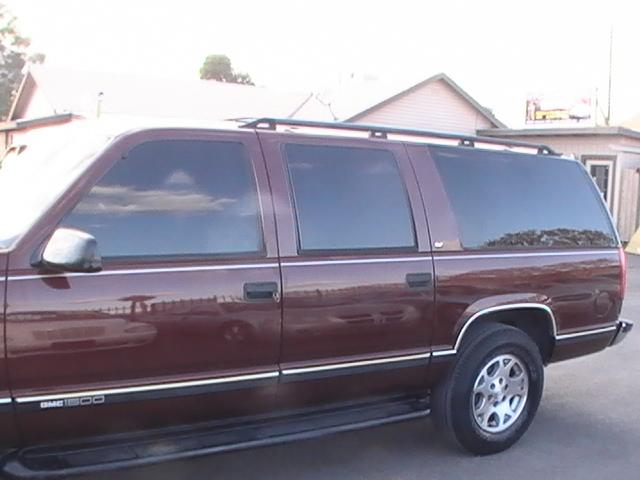 GMC Suburban 1997 photo 3
