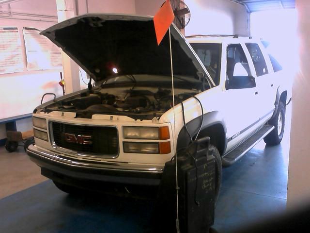 GMC Suburban 1998 photo 2