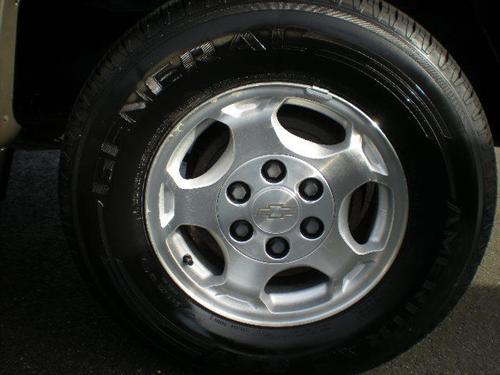 GMC Suburban 1998 photo 2