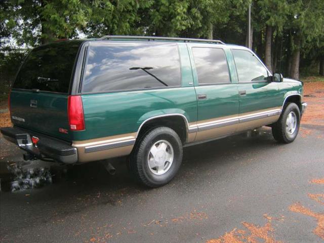 GMC Suburban 1999 photo 4